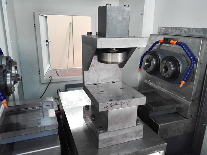 電動三輪(lún)車後橋數控專(zhuān)用機床細節圖(tu)