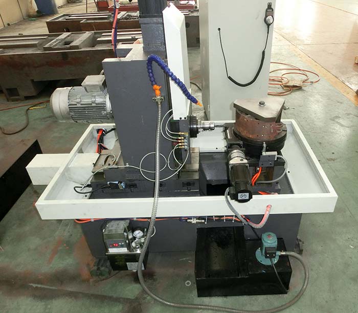 馬蹄鐵(tiě)專用機(jī)床細節(jiē)圖
