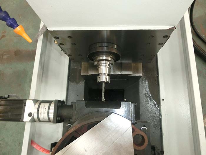 馬蹄(ti)鐵專用(yòng)機床内(nei)部圖